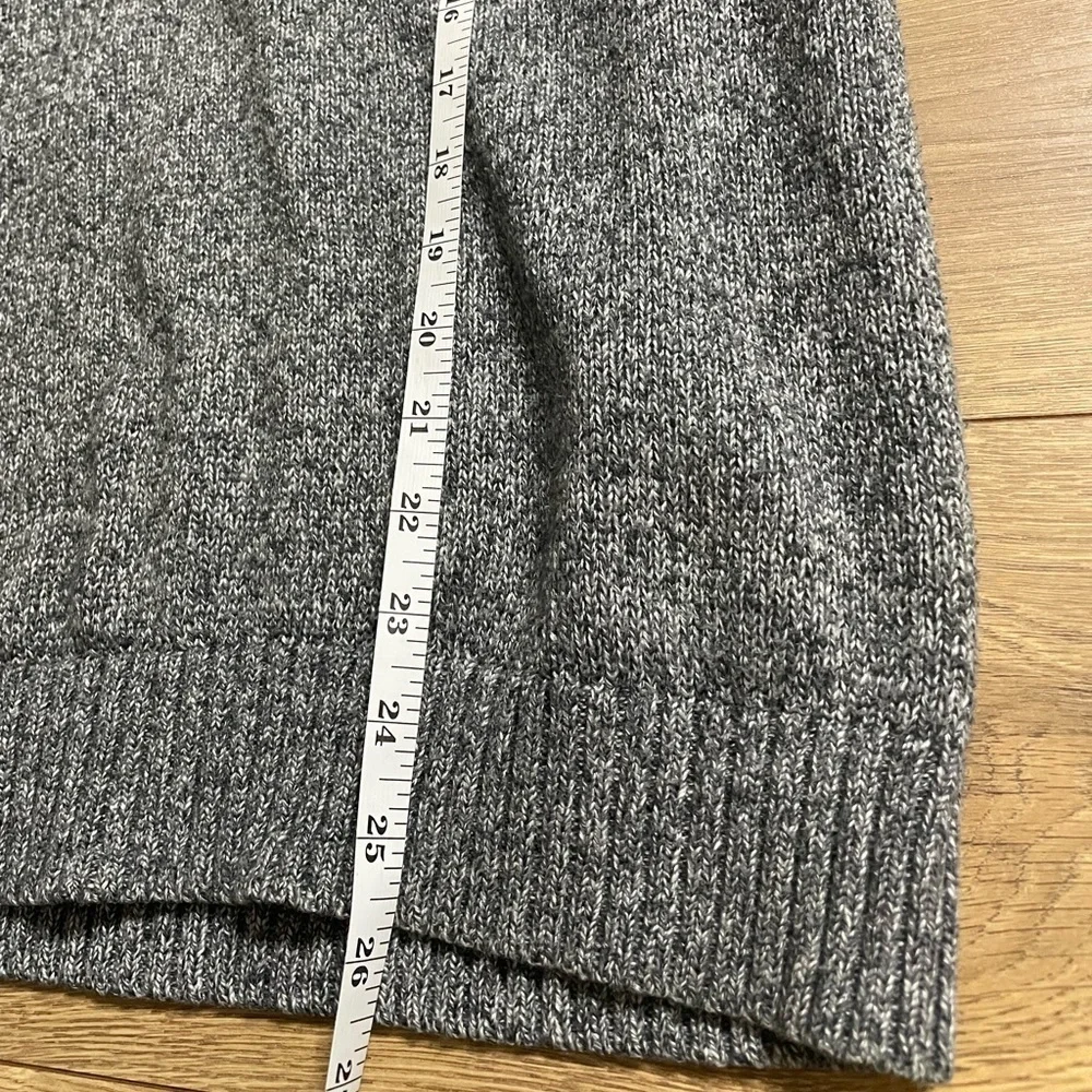 Abercrombie & Fitch Gray Crewneck Sweater